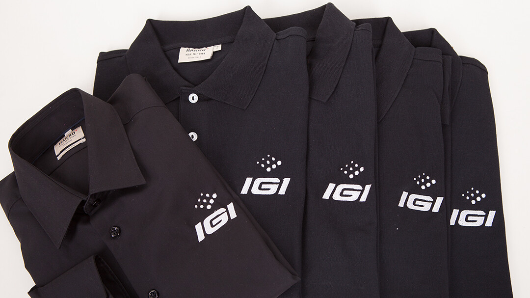 Abbildung von einer Bestickung für "IGI" auf Poloshirts